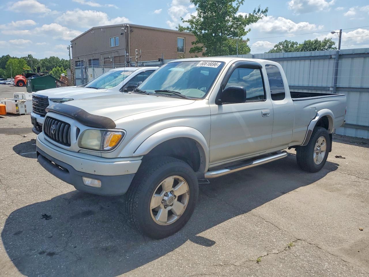 2002 Toyota Tacoma Xtracab Серебряный vin: 5TEWM72N02Z075171