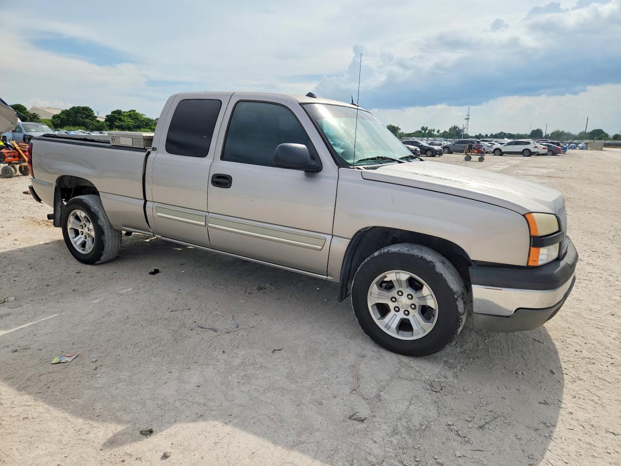 2004 Chevrolet Silverado C1500 Silver vin: 2GCEC19T241388813