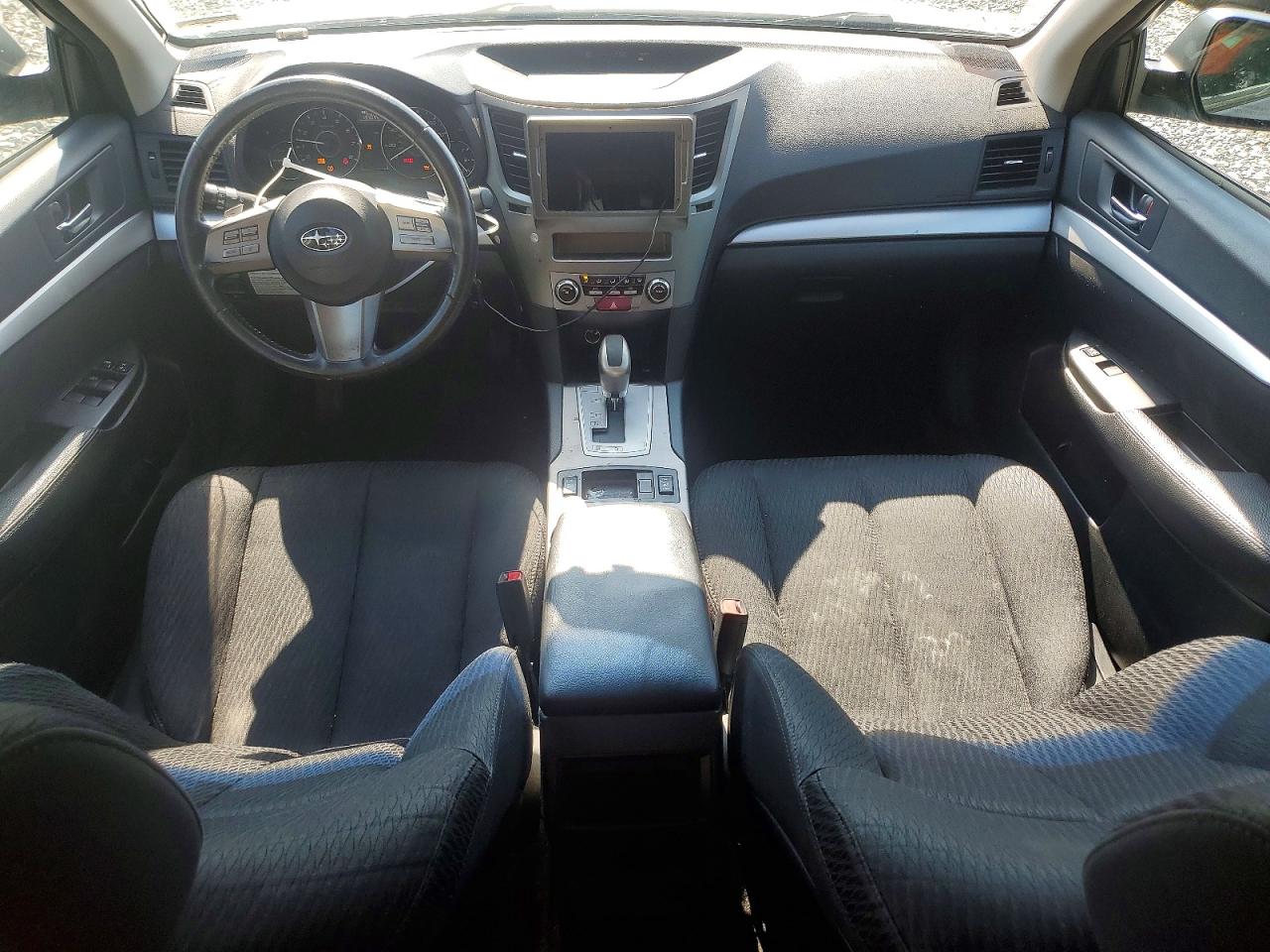 2011 Subaru Outback 2.5i Premium Silver vin: 4S4BRBCCXB3427635