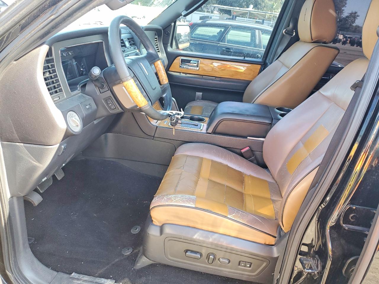 2011 Lincoln Navigator Black vin: 5LMJJ2J51BEJ09461