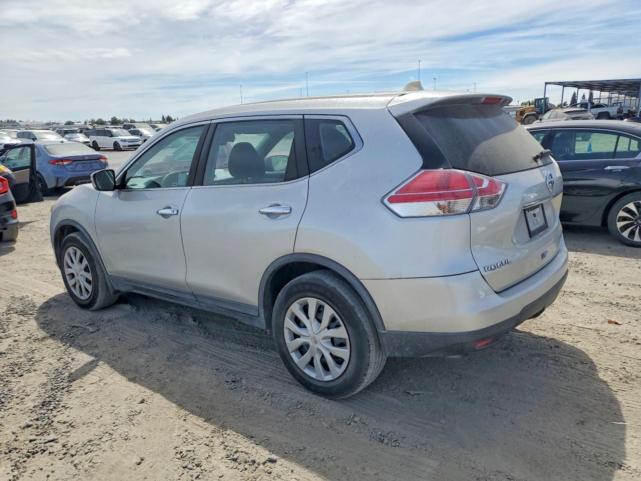 2015 Nissan Rogue S Silver vin: KNMAT2MT7FP513502