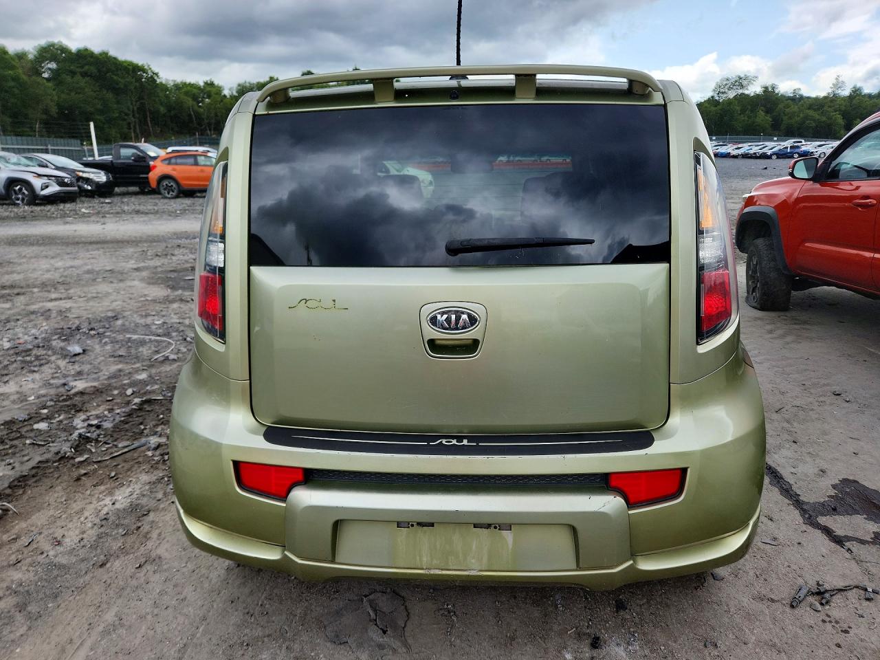 2011 Kia Soul ! Green vin: KNDJT2A22B7272485
