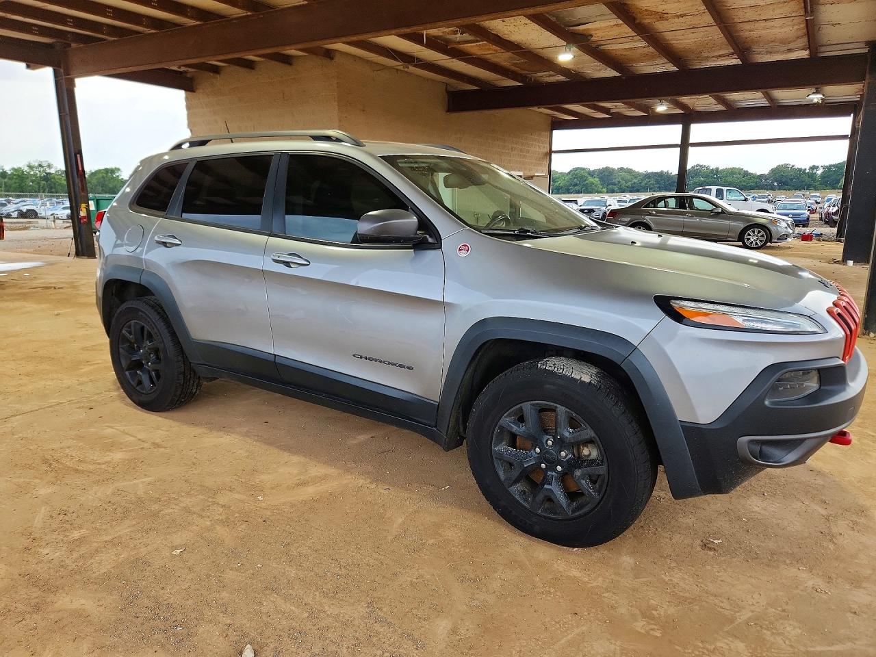 2015 Jeep Cherokee Trailhawk Silver vin: 1C4PJMBS3FW680872