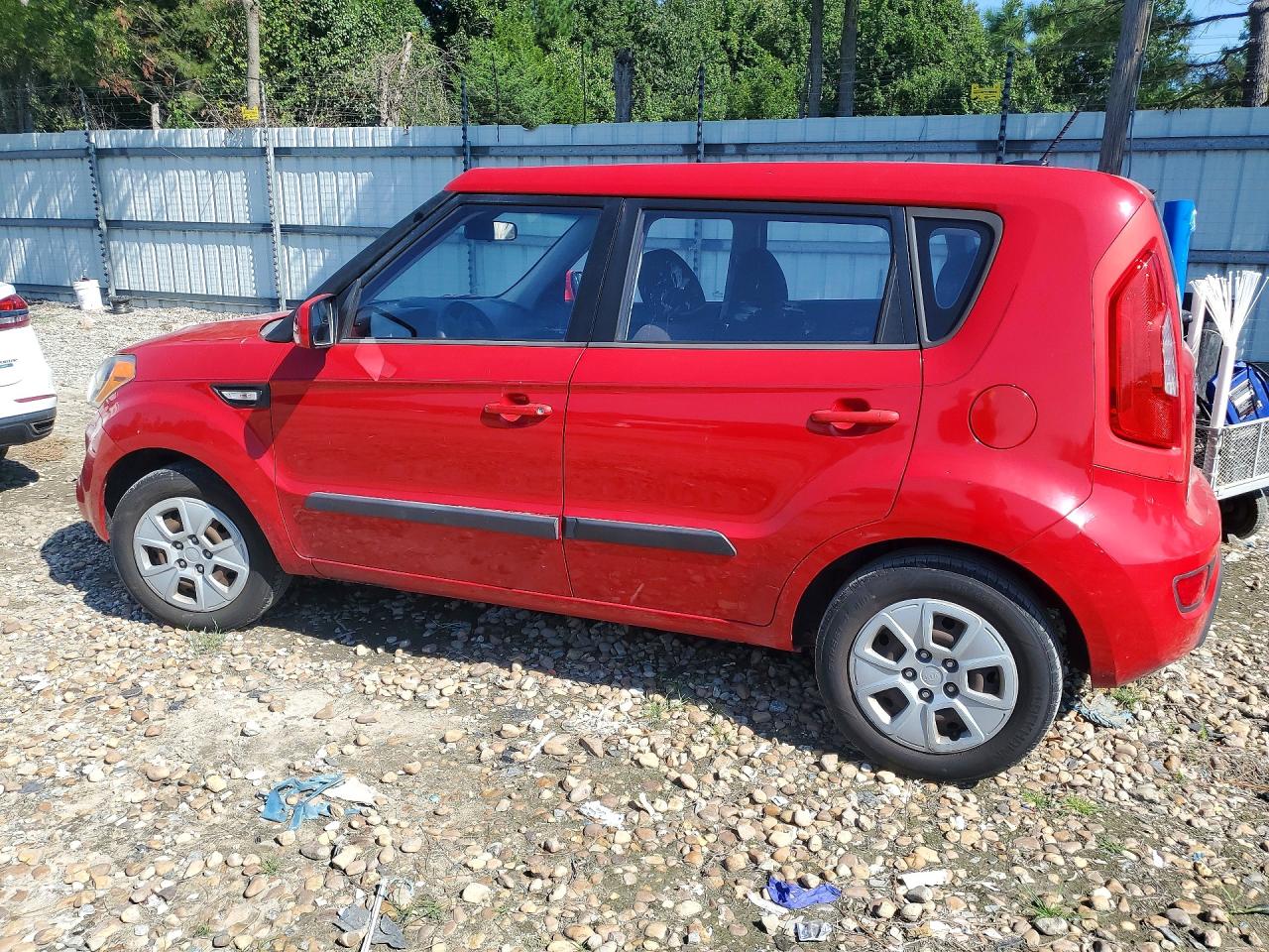 2013 Kia Soul Base Red vin: KNDJT2A51D7574265