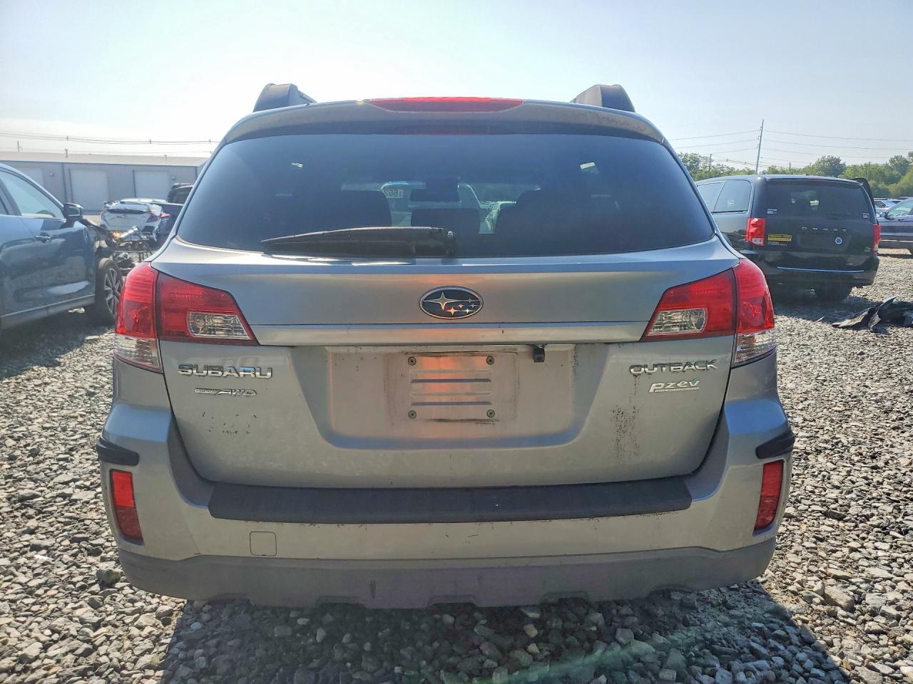 2011 Subaru Outback 2.5i Premium Silver vin: 4S4BRBCCXB3427635