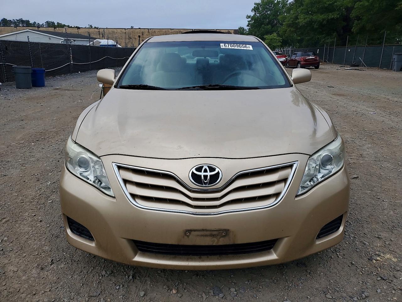 2011 Toyota Camry Le Gold vin: 4T1BF3EK6BU224254
