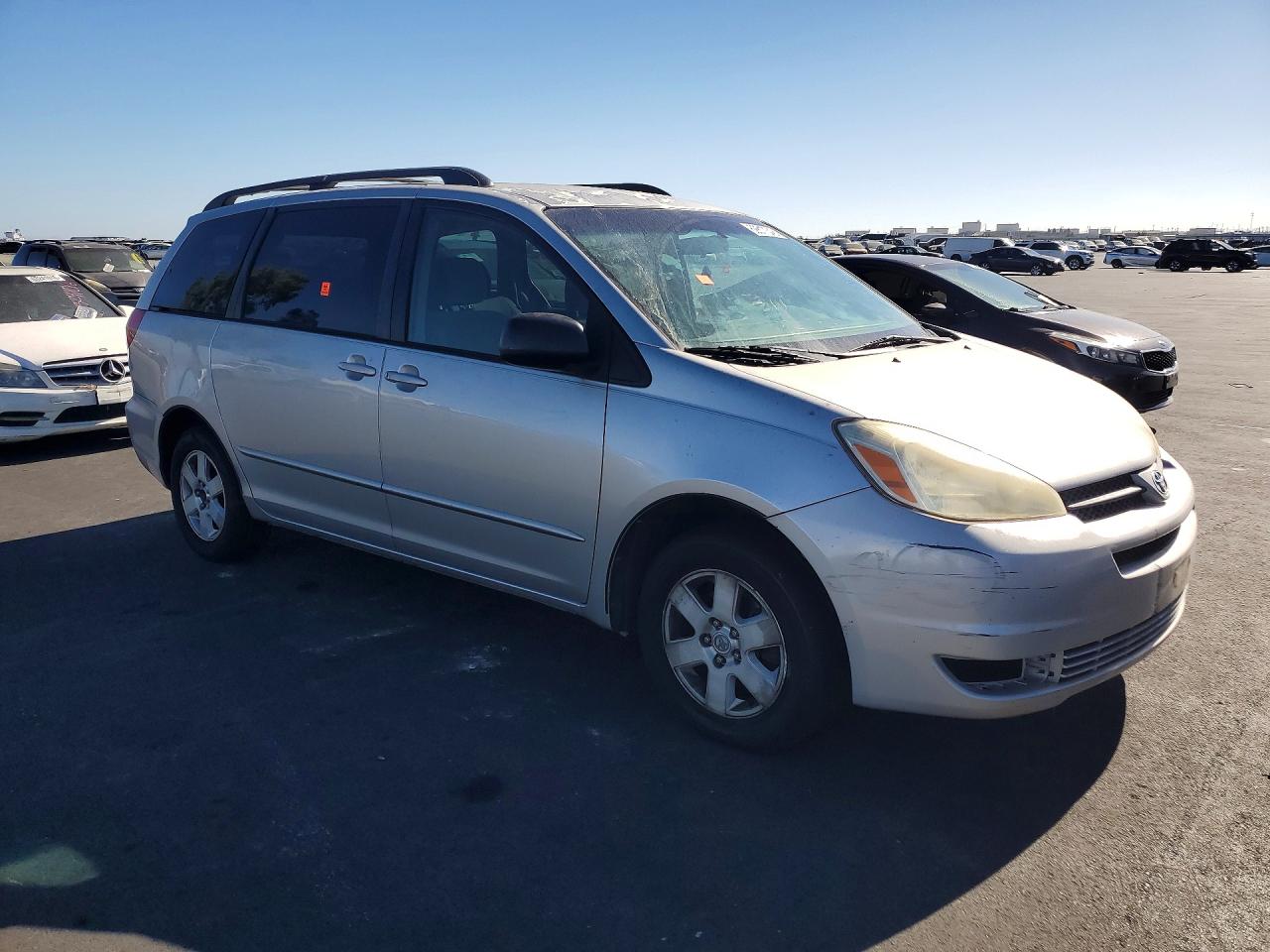 2004 Toyota Sienna Le 8 Passenger Silver vin: 5TDZA23C74S057918
