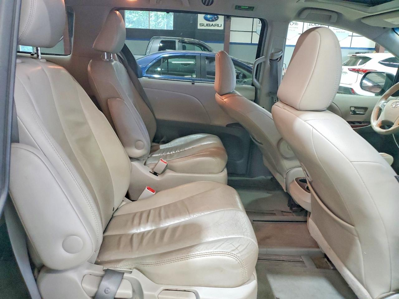 2013 Toyota Sienna Xle 7-passenger Silver vin: 5TDDK3DC6DS053919