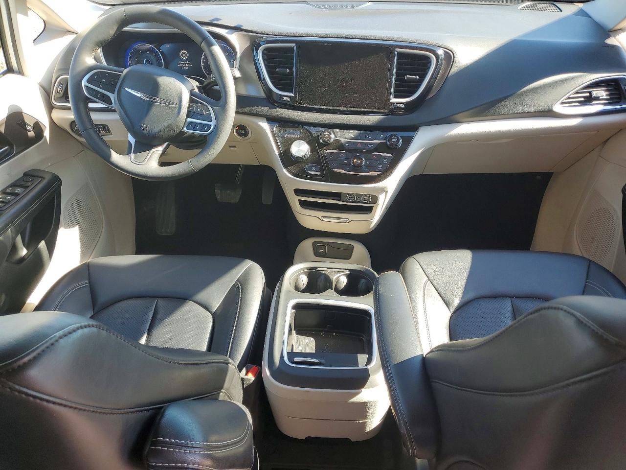 2024 Chrysler Pacifica Touring L Silver vin: 2C4RC1BG0RR182946