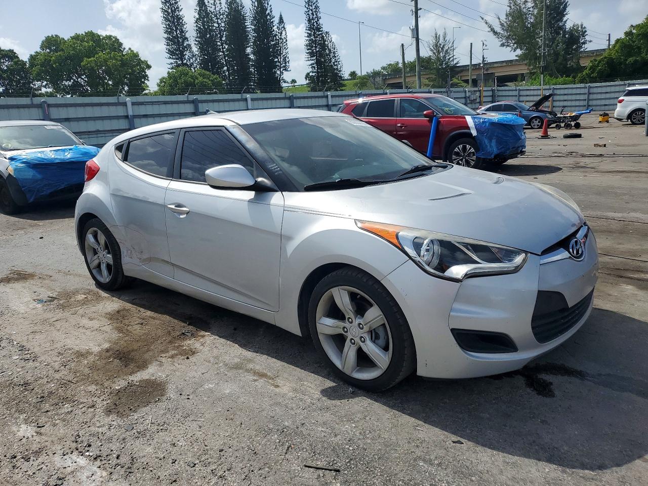 2015 Hyundai Veloster Base Silver vin: KMHTC6AD1FU228546