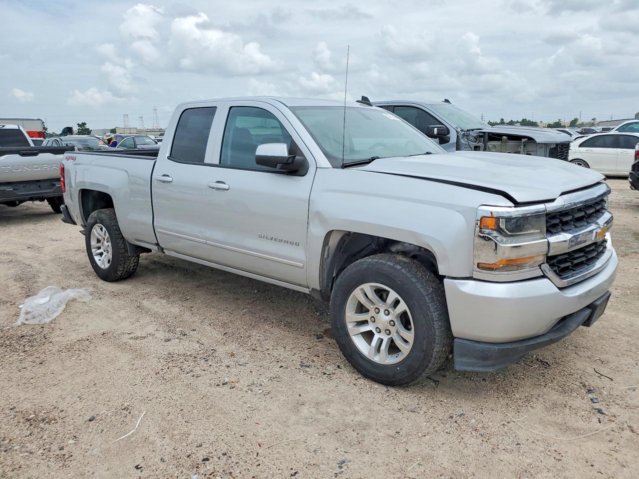 2018 Chevrolet Silverado K1500 Lt Silver vin: 1GCVKREH6JZ287747