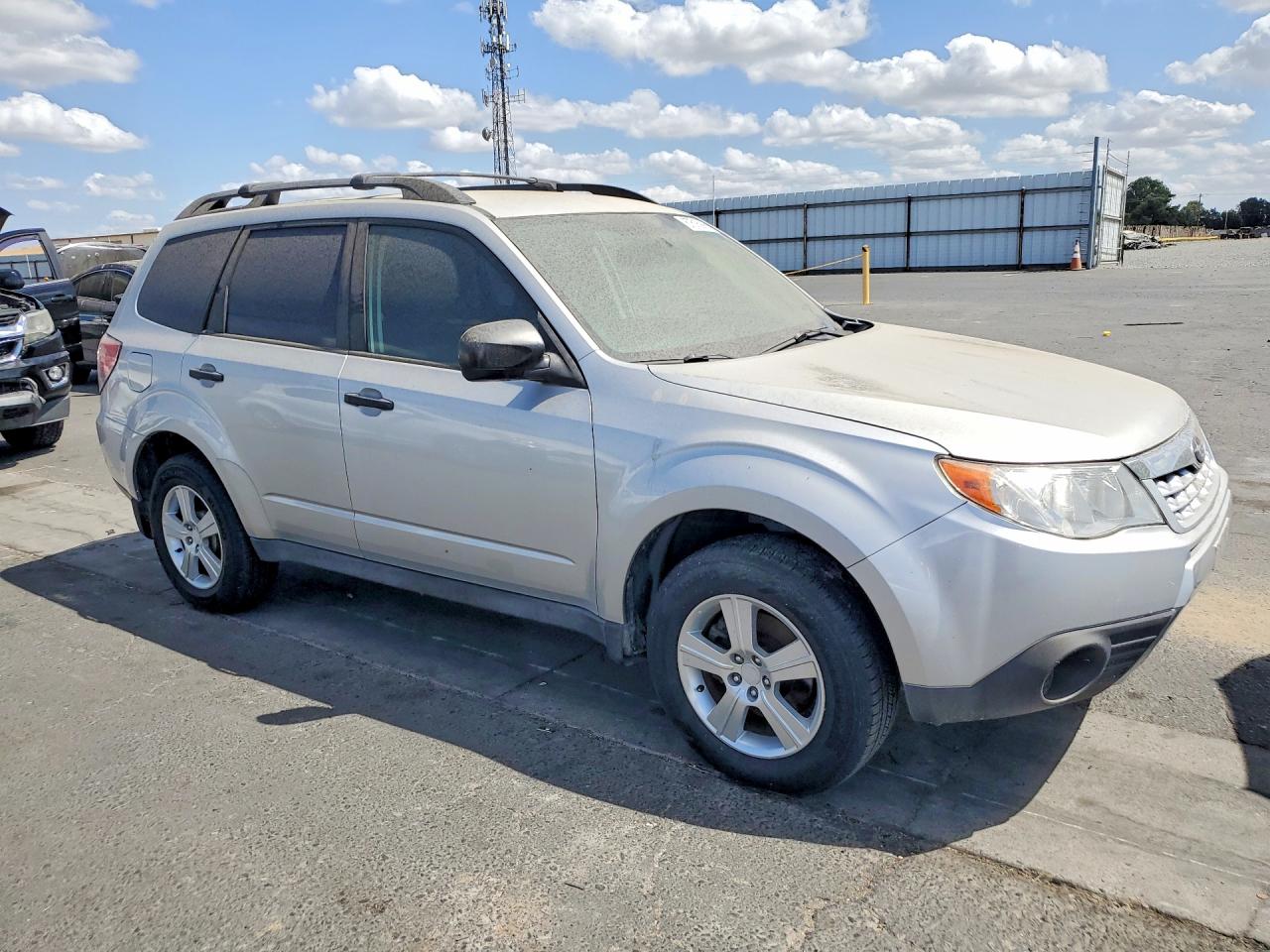 2011 Subaru Forester 2.5x Silver vin: JF2SHABC9BH748024