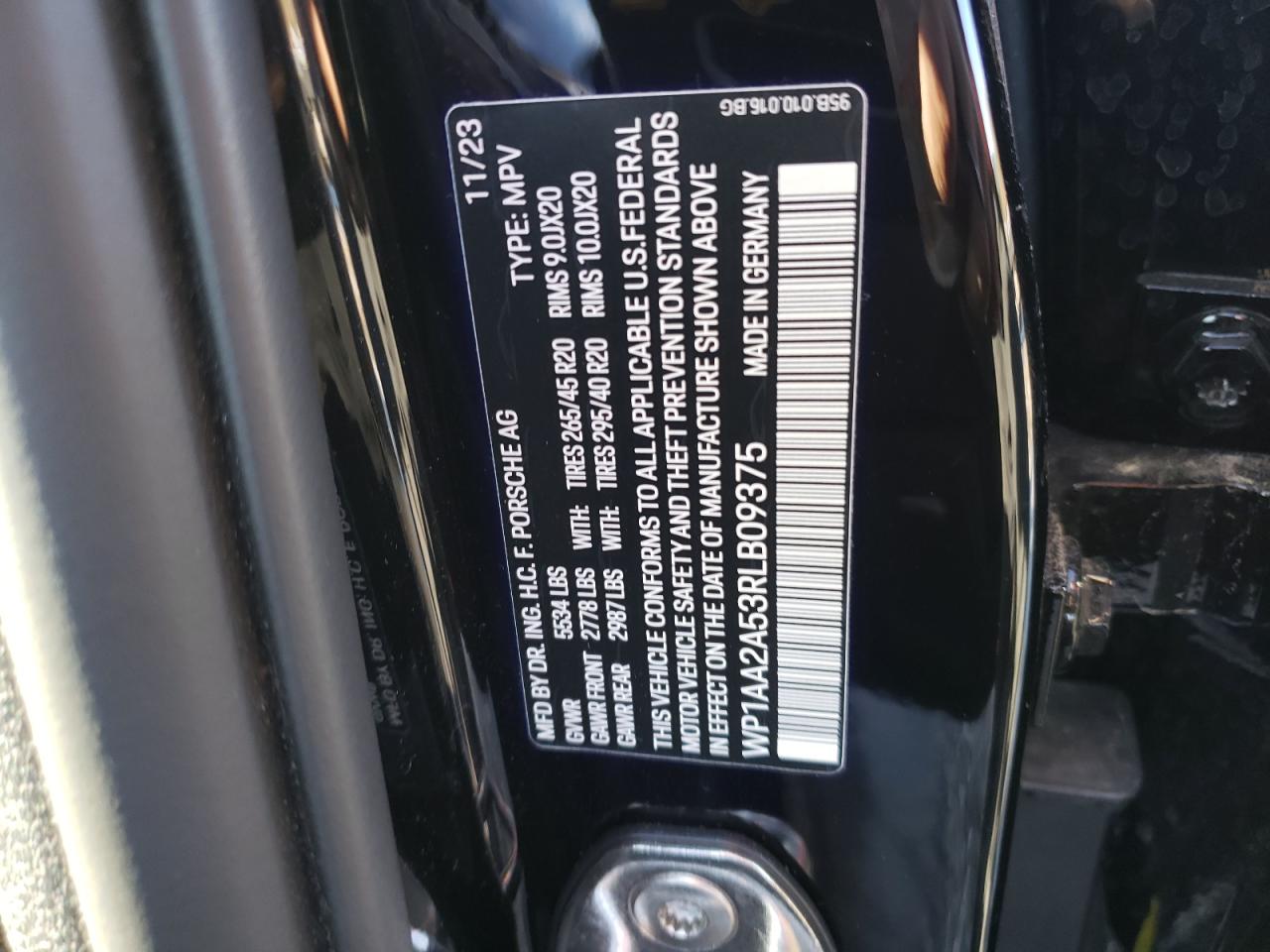 2024 Porsche Macan Base Черный vin: WP1AA2A53RLB09375