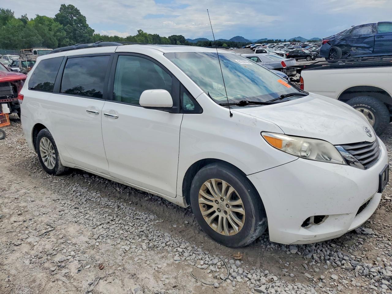 2012 Toyota Sienna Xle 8-passenger Белый vin: 5TDYK3DC8CS279248