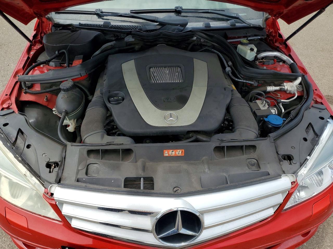2011 Mercedes-benz C 300 Красный vin: WDDGF5EB8BA510104