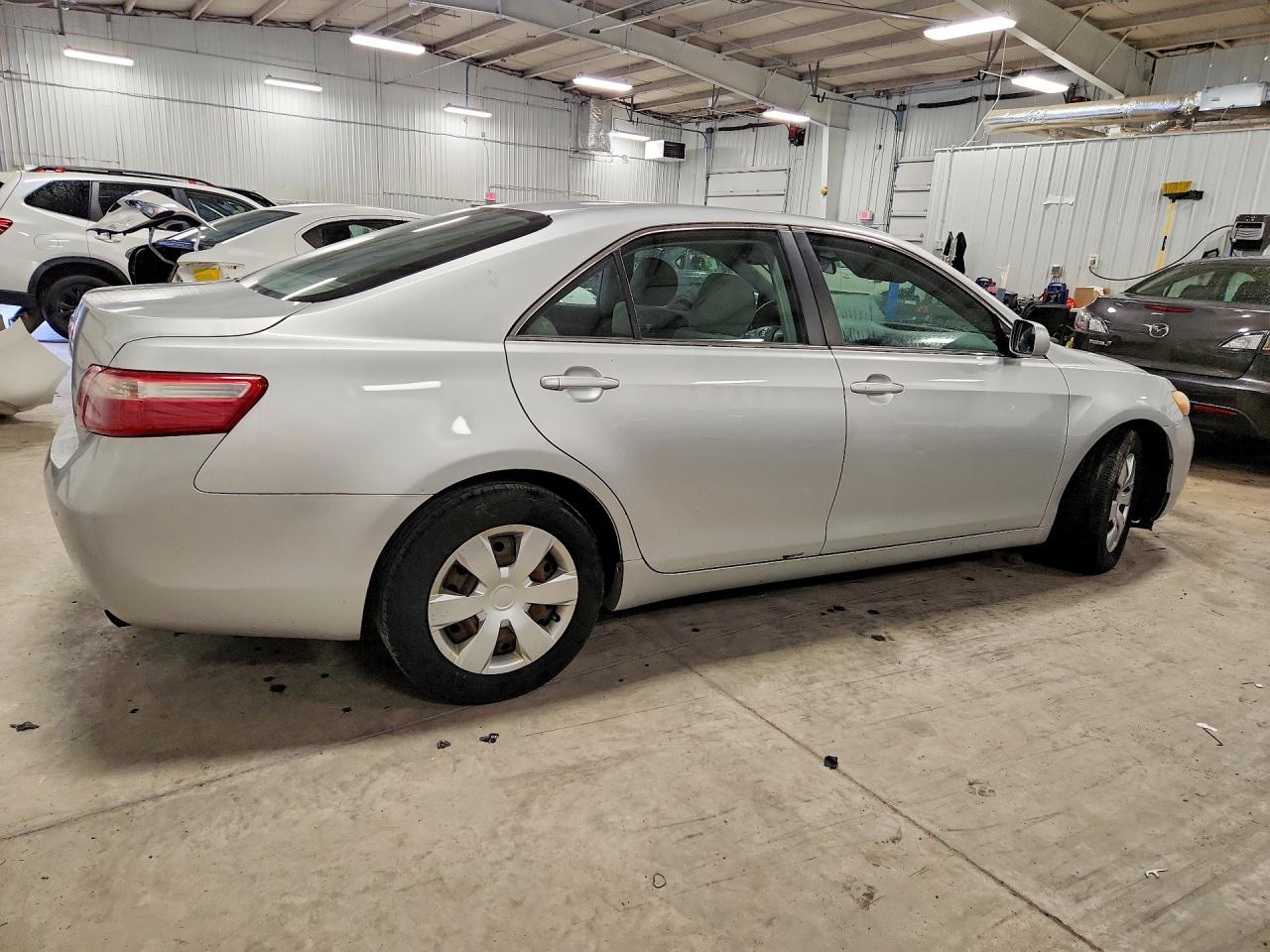 2009 Toyota Camry Le Silver vin: 4T1BE46K99U833050