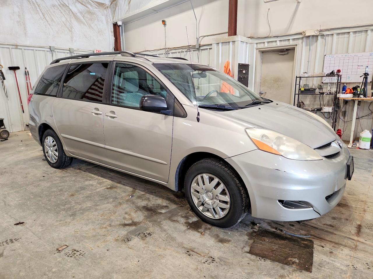 2007 Toyota Sienna Le 7-passenger Gray vin: 5TDZK23C57S090062