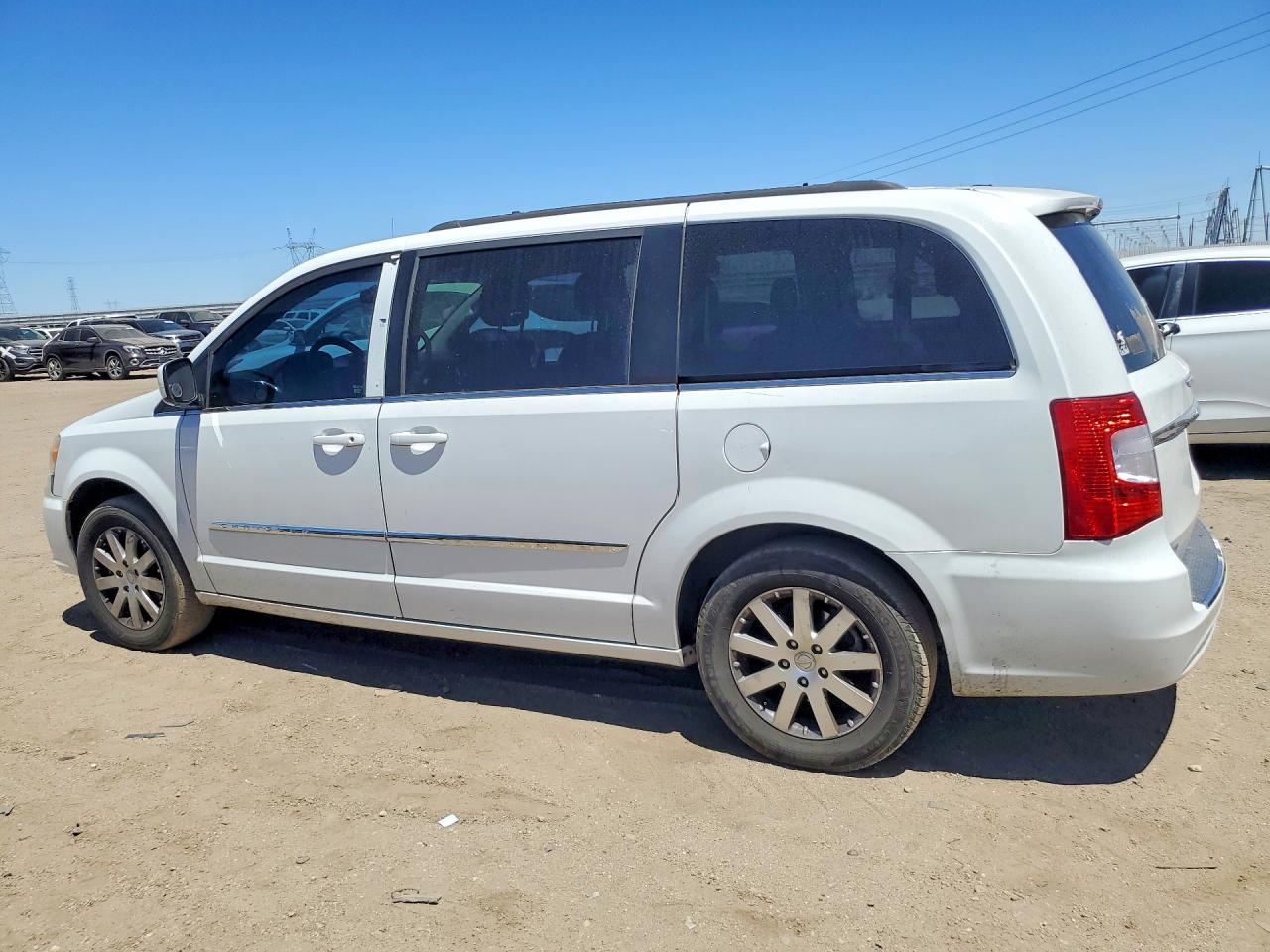 2014 Chrysler Town & Country Touring White vin: 2C4RC1BG4ER446177