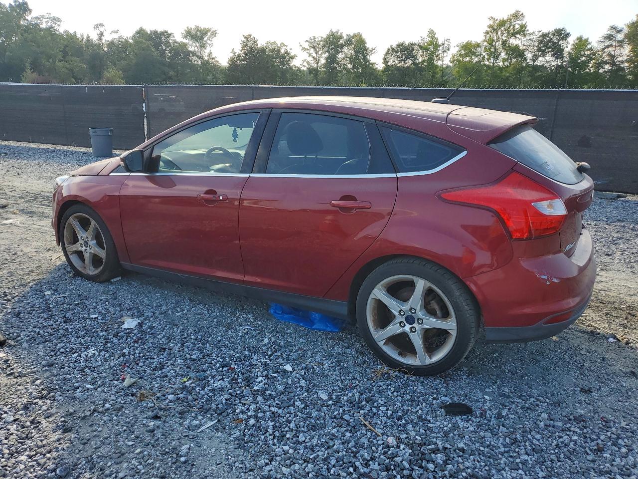 2013 Ford Focus Titanium Red vin: 1FADP3N20DL181586