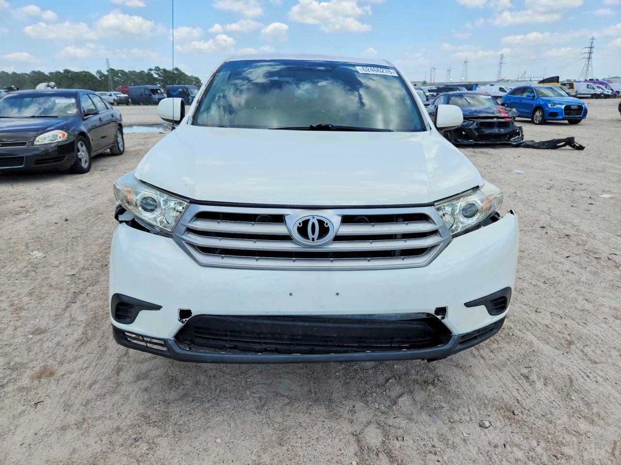 2012 Toyota Highlander Base White vin: 5TDZK3EH2CS061160
