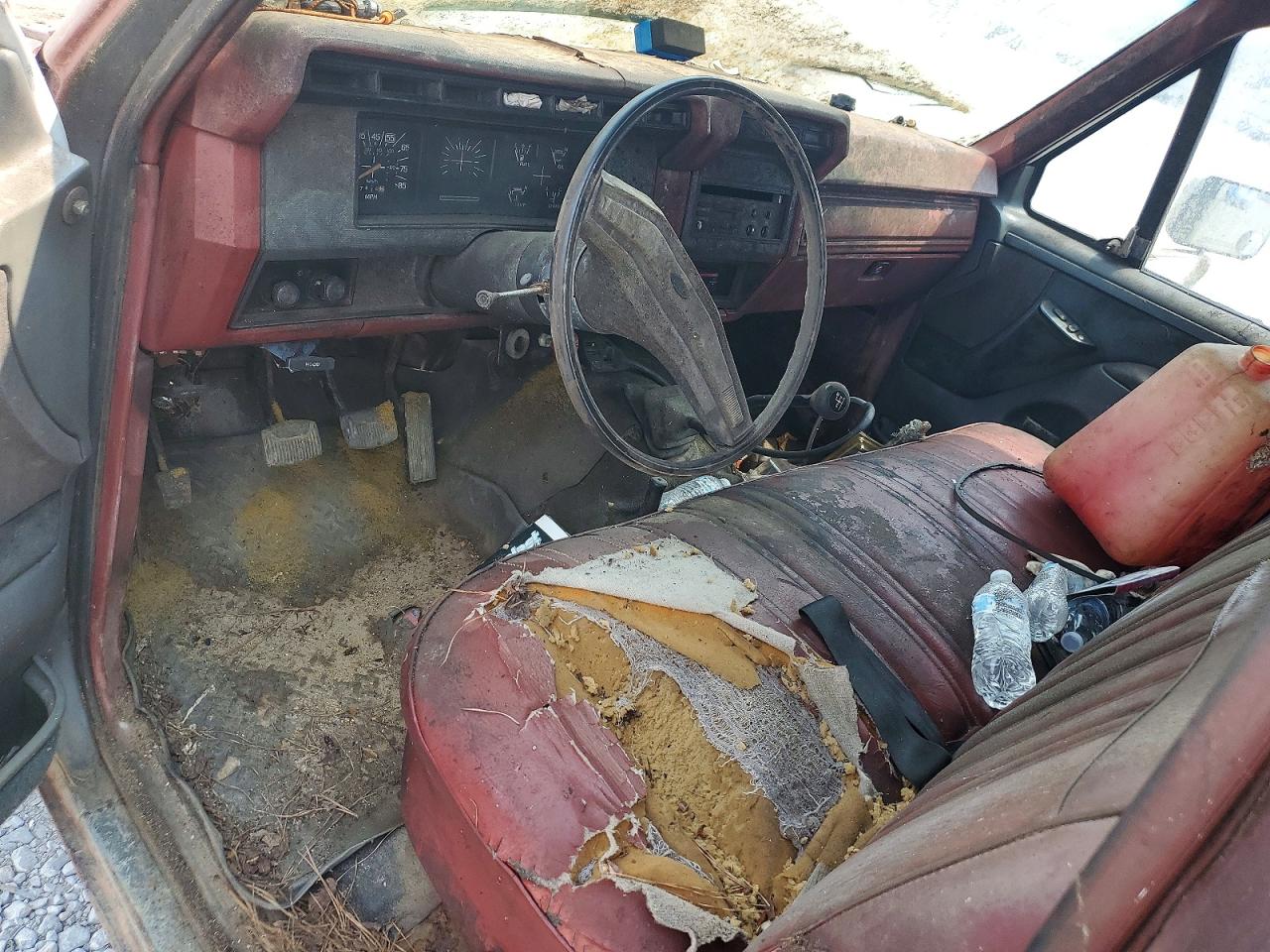 1988 Ford F350 Red vin: 1FTDF15Y8JNA95075