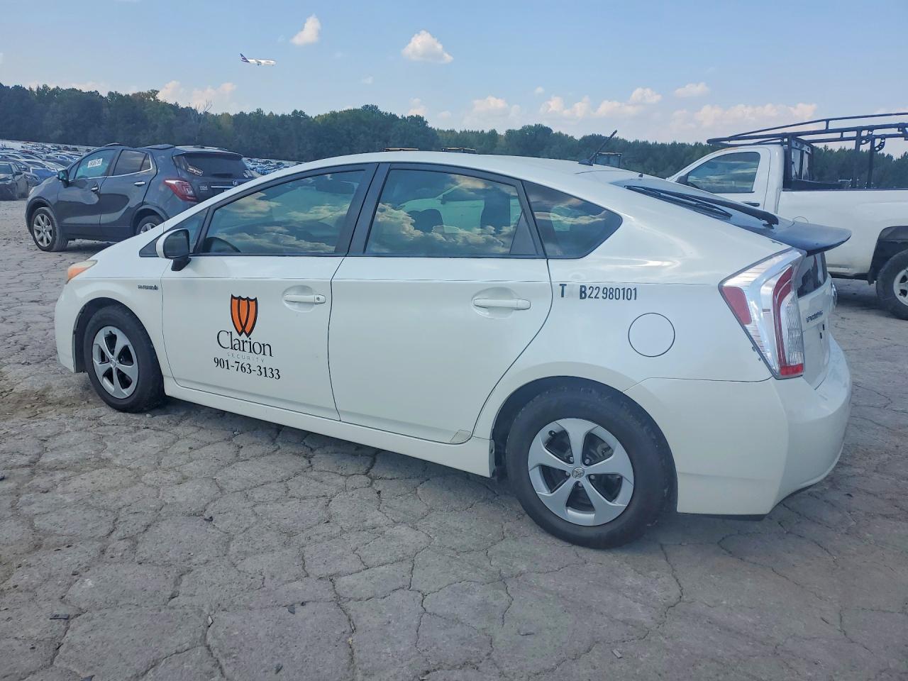 2015 Toyota Prius Two White vin: JTDKN3DU8F1988219