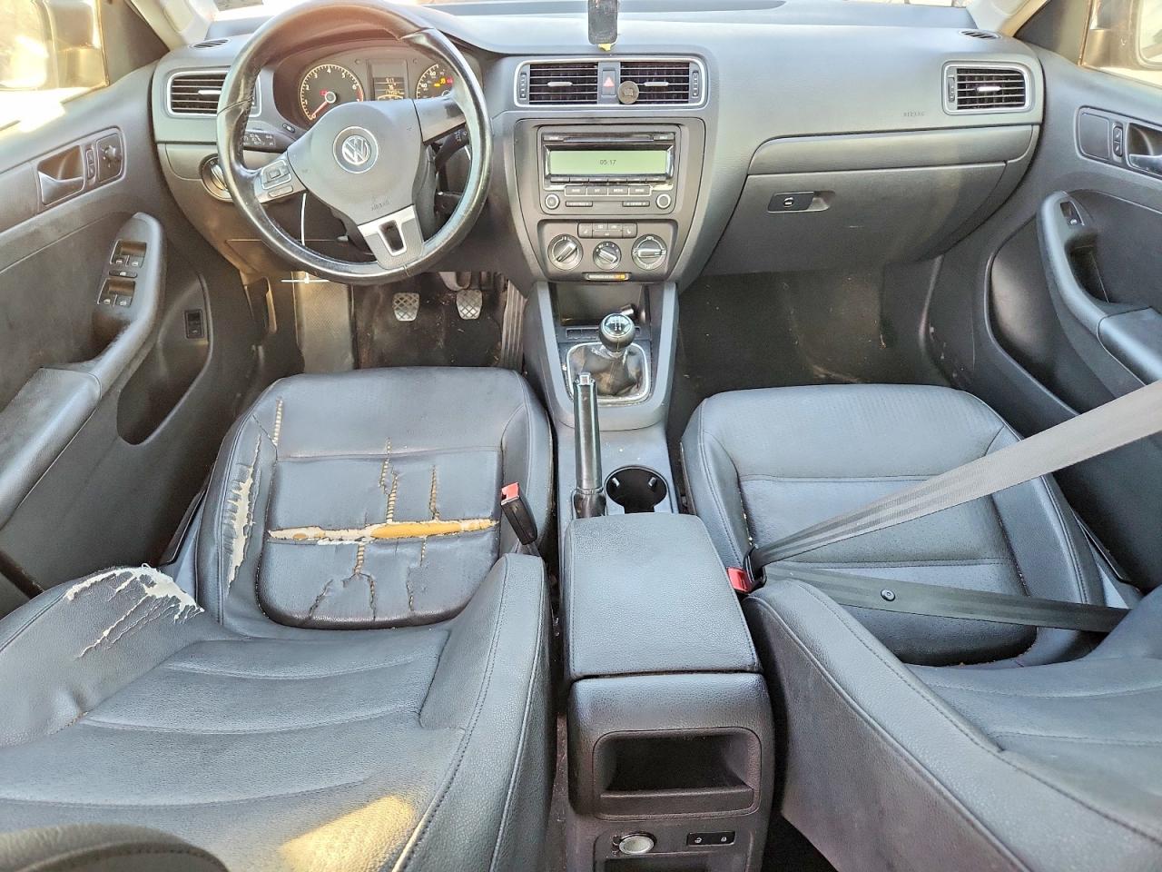 2011 Volkswagen Jetta Se Gray vin: 3VWBX7AJ3BM046794
