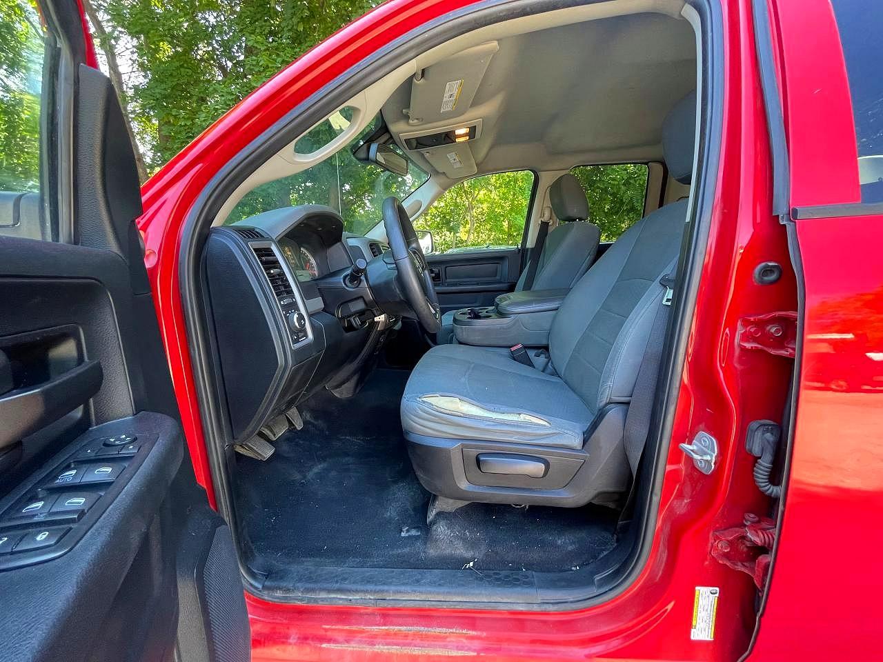2016 Ram 1500 St Red vin: 1C6RR7FT4GS123183