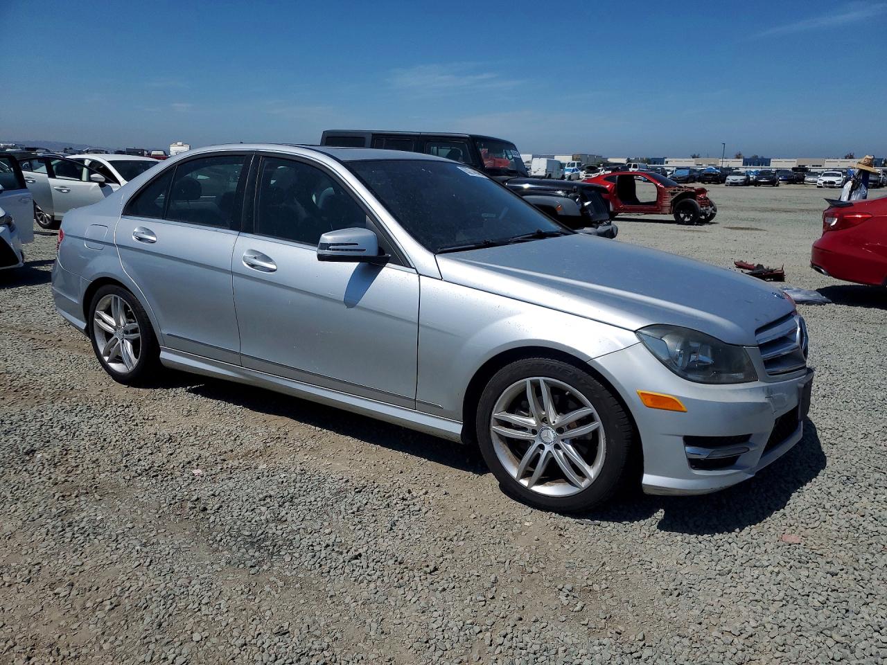 2013 Mercedes-benz C 250 Серебряный vin: WDDGF4HB4DG101037