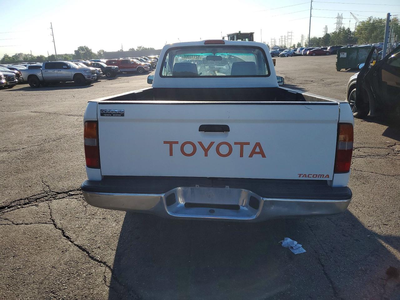 1997 Toyota Tacoma Base White vin: 4TANL42N2VZ257219