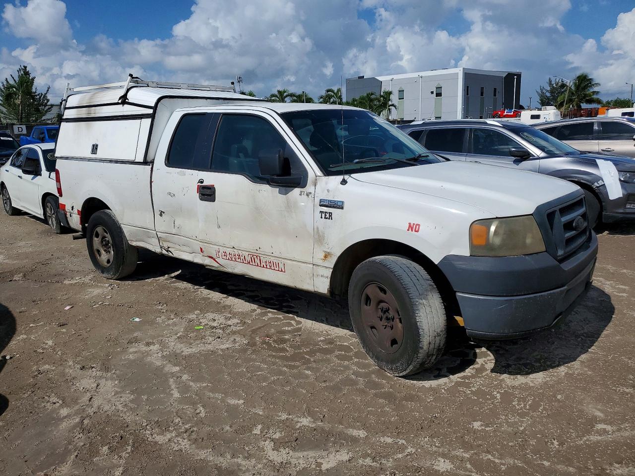 2006 Ford F150 White vin: 1FTRX12W16NB35879