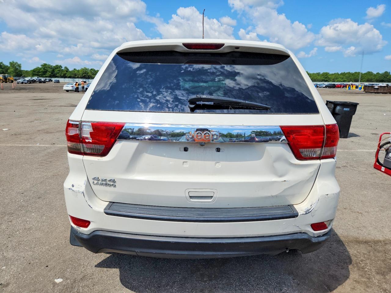 2012 Jeep Grand Cherokee Laredo White vin: 1C4RJFAG8CC250561