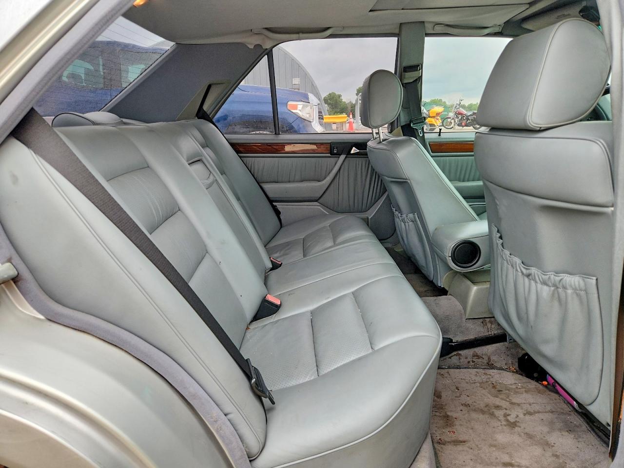 1991 Mercedes-benz 300 E Silver vin: WDBEA30D9MB464730