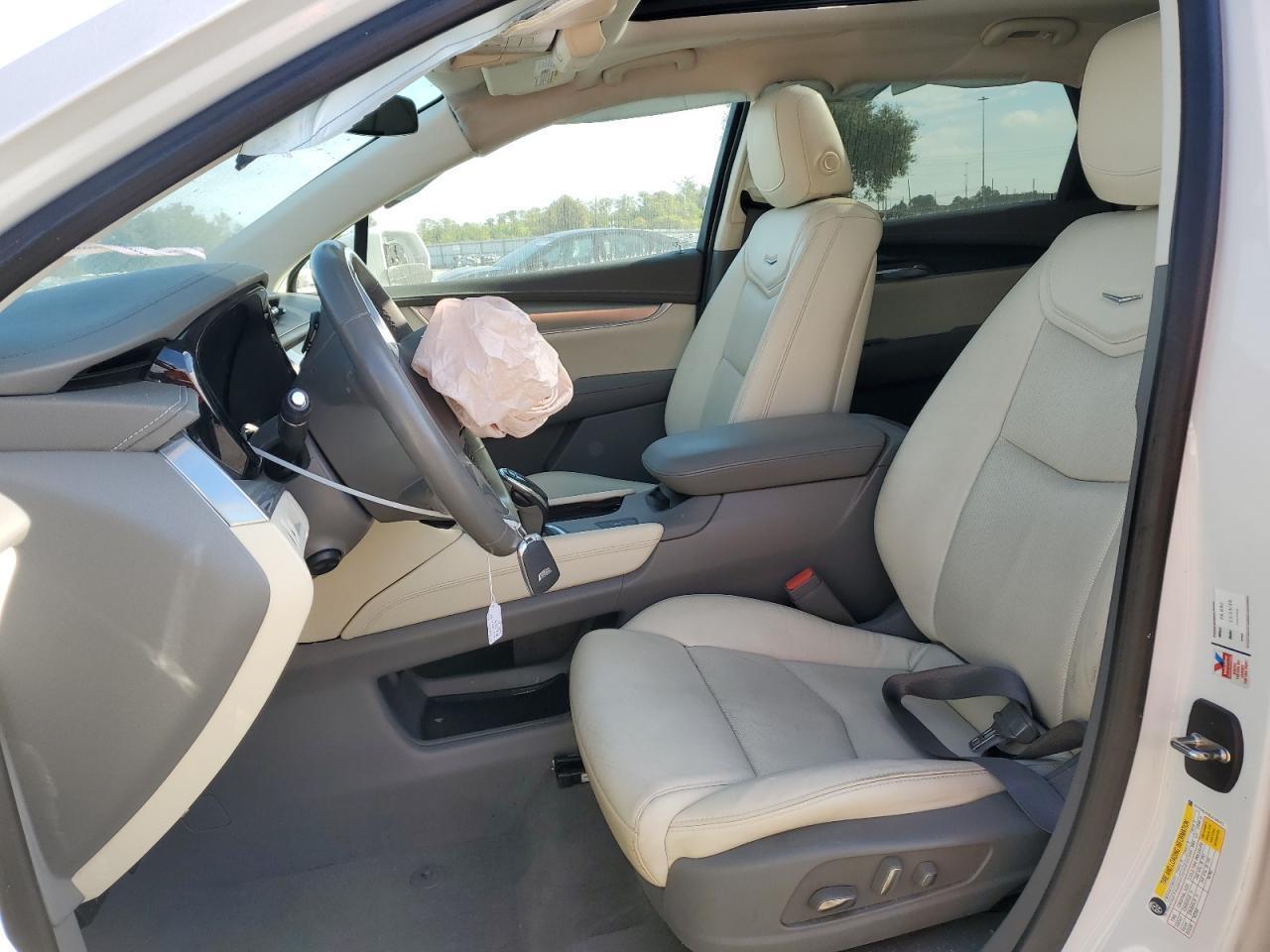 2018 Cadillac Xt5 Luxury Белый vin: 1GYKNCRS8JZ182473