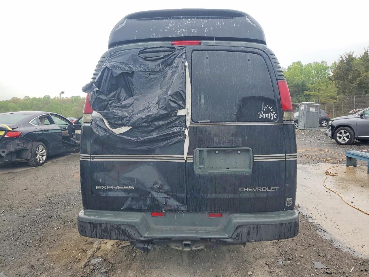 2002 Chev Express G1500 Black vin: 1GBFG15R121243546