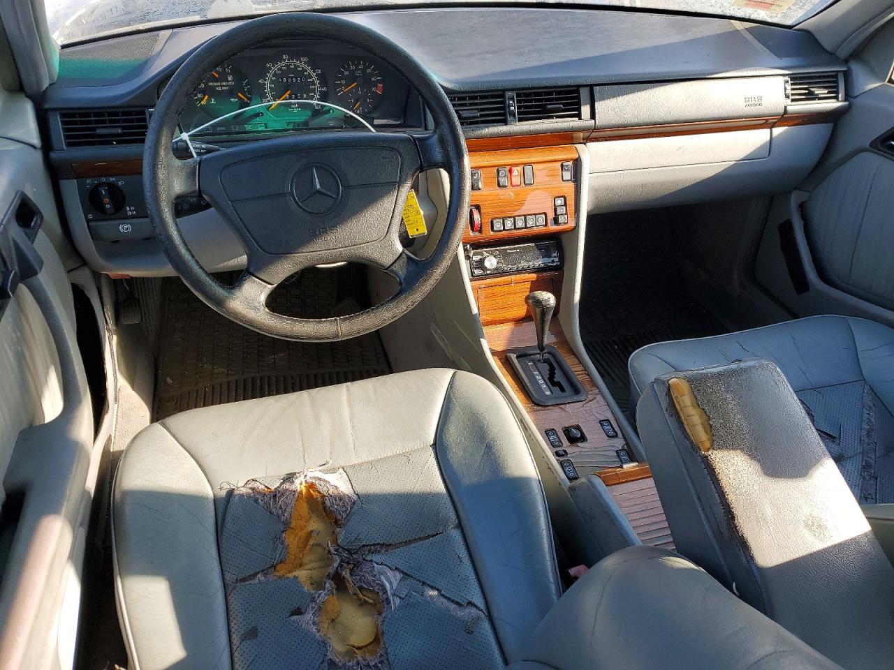 1995 Mercedes-benz E 320 Base Белый vin: WDBEA32E3SC196786
