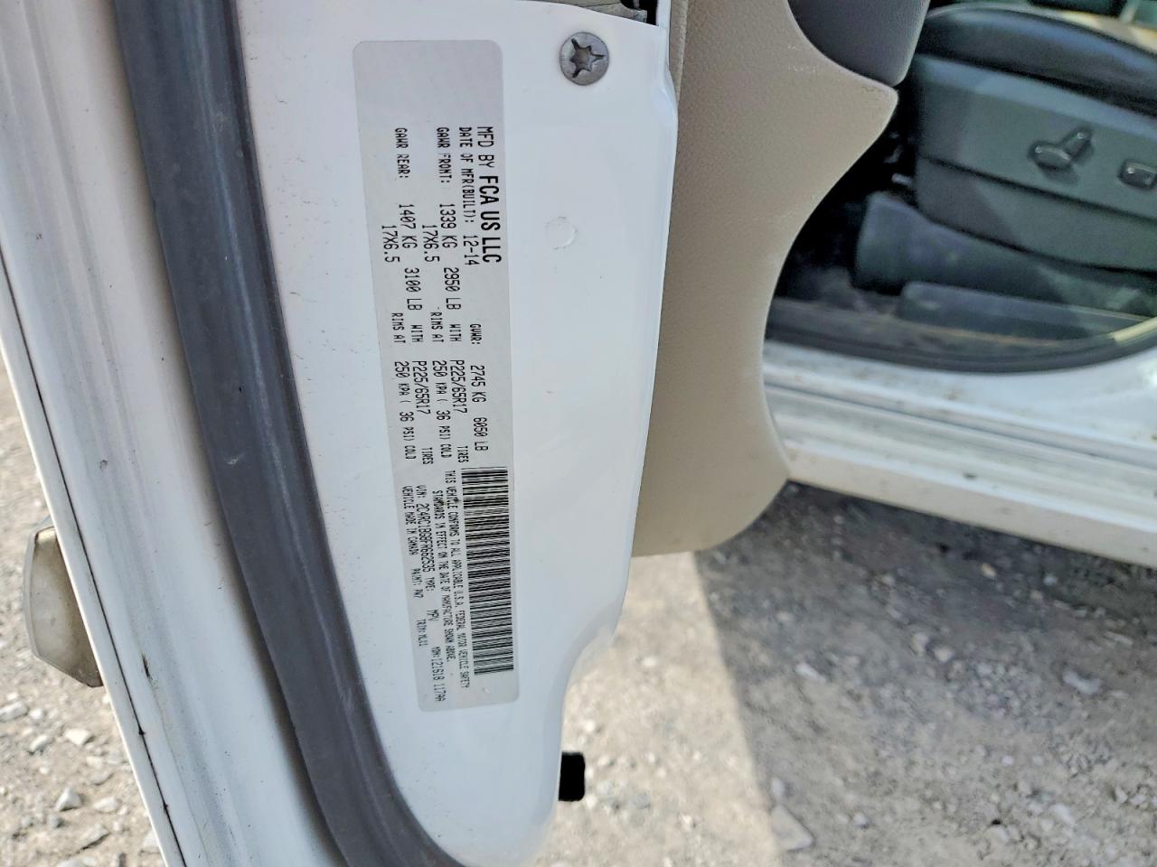 2015 Chrysler Town & Country Touring White vin: 2C4RC1BG8FR662535