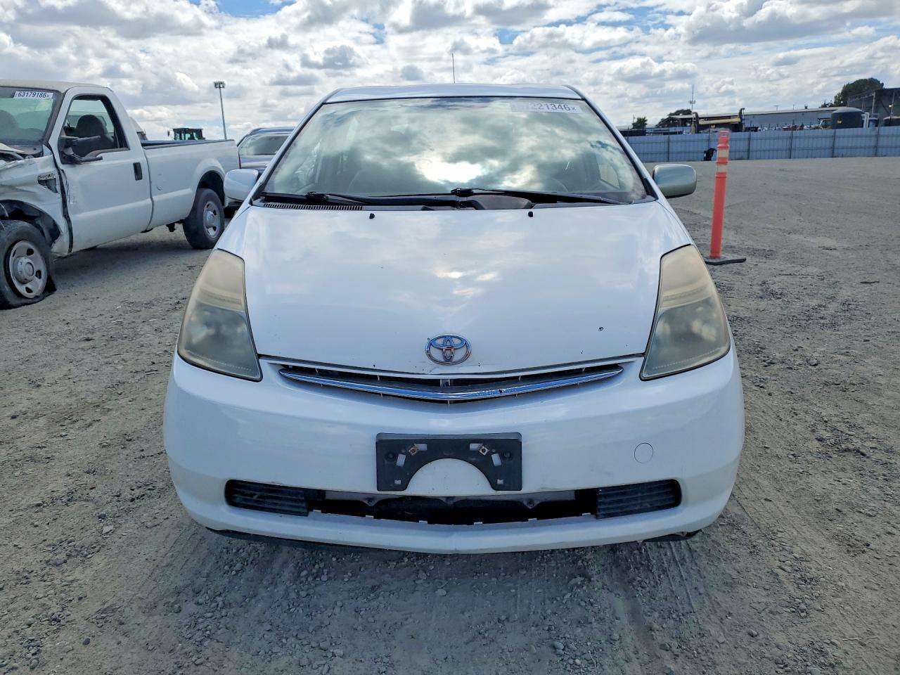2008 Toyota Prius Base White vin: JTDKB20U983442061