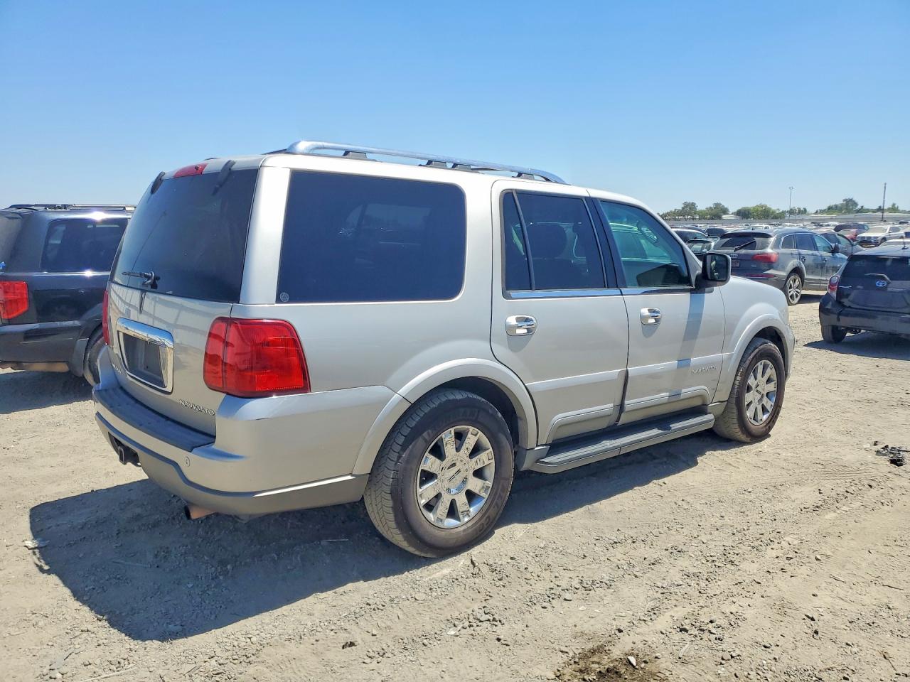 2003 Lincoln Navigator Silver vin: 5LMFU28R63LJ00662