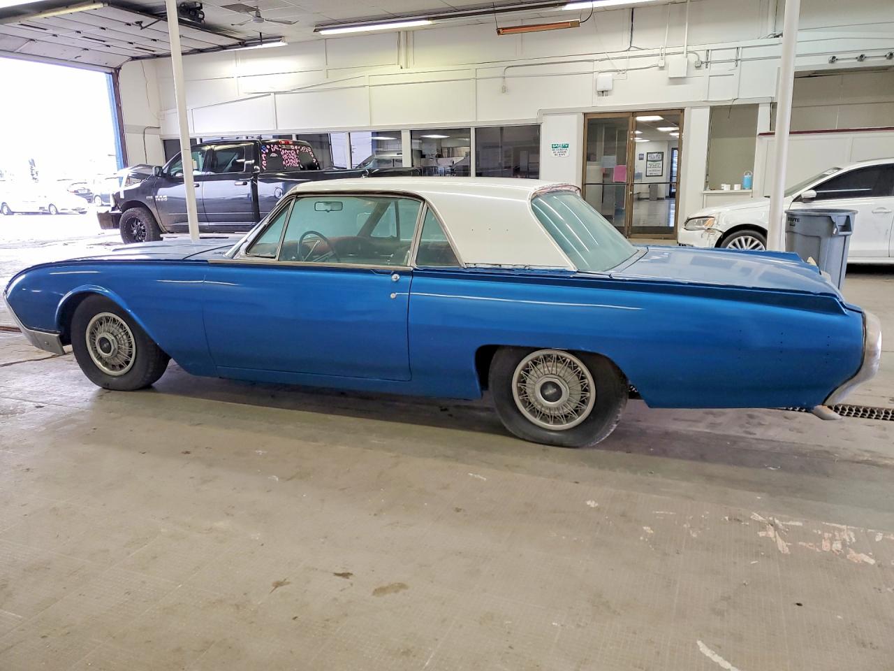 1961 Ford Thunderbir Blue vin: 1Y71Z169544