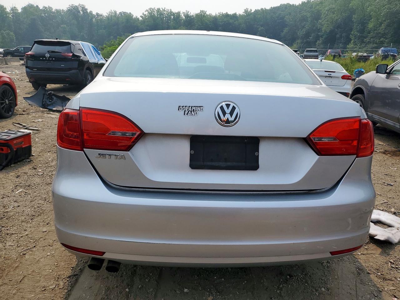 2011 Volkswagen Jetta Silver vin: 3VW2K7AJ2BM360449