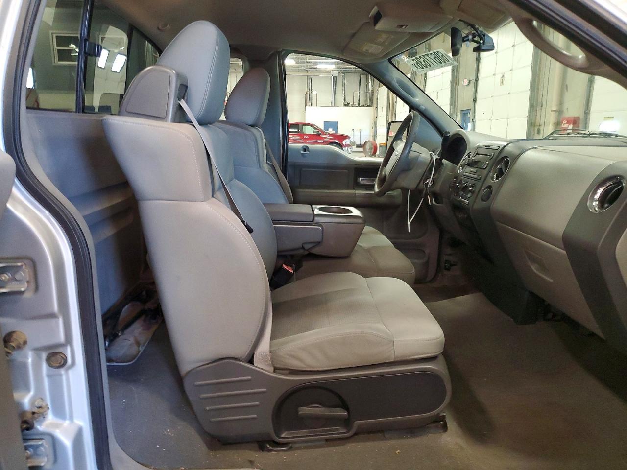 2005 Ford F150 Silver vin: 1FTRF14525NA88903