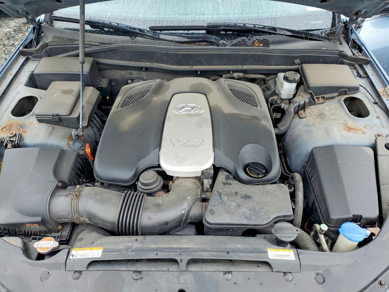 2010 Hyundai Genesis 4.6l Blue vin: KMHGC4DF2AU071685