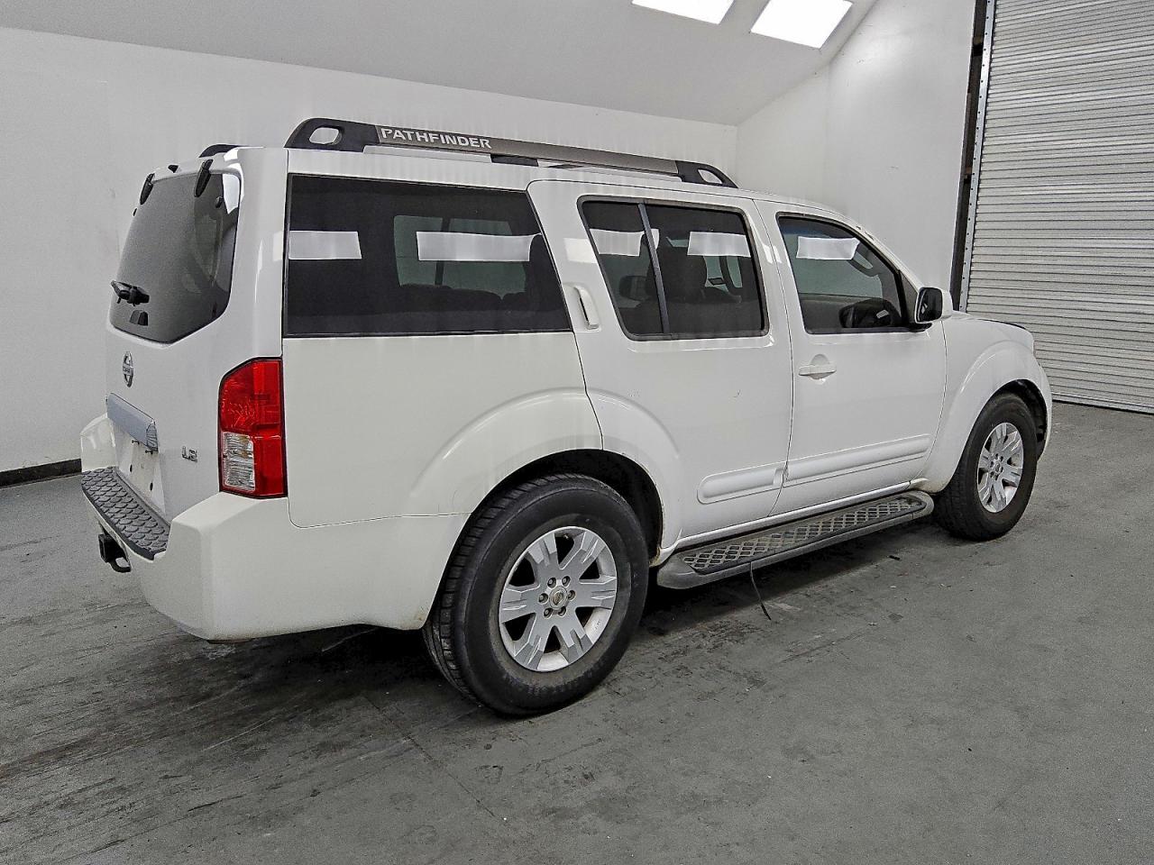 2006 Nissan Pathfinder Le Белый vin: 5N1AR18U26C635263