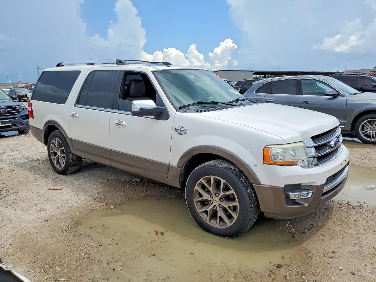 2015 Ford Expedition El Xlt White vin: 1FMJK1HT9FEF39307