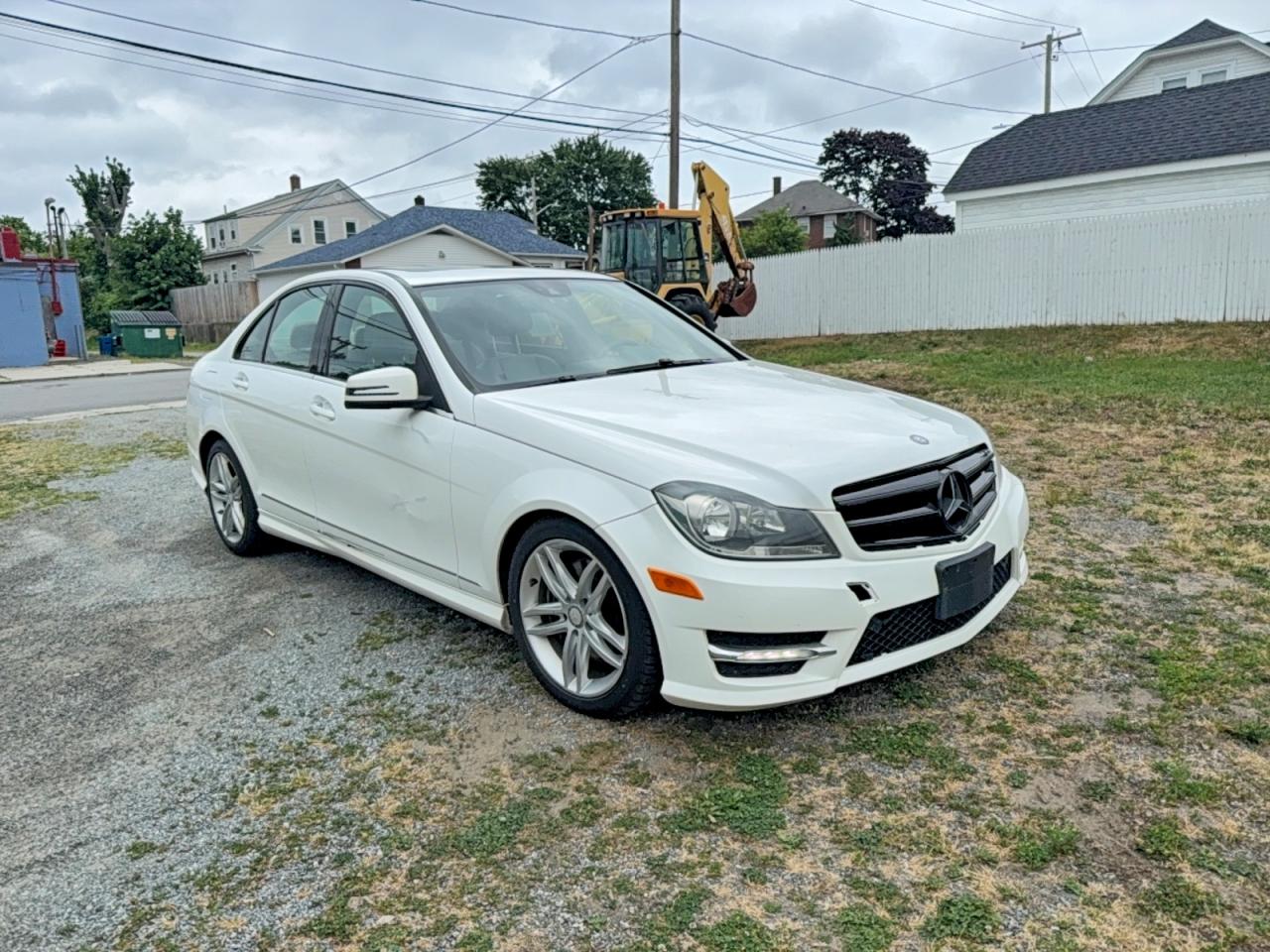 2013 Mercedes-benz C 300 4matic Белый vin: WDDGF8AB6DR274838