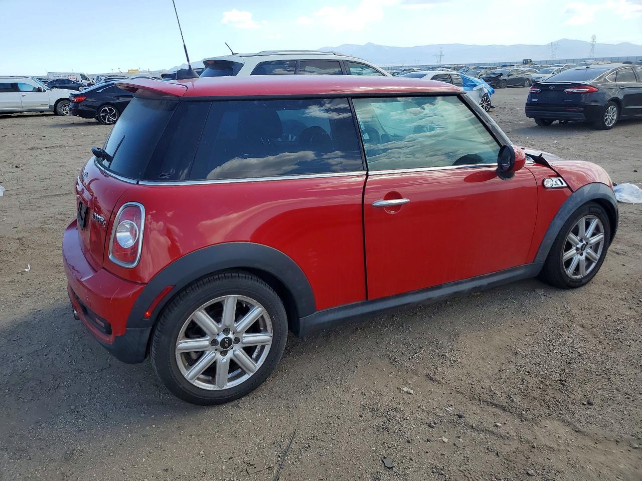 2012 Mini Cooper S Red vin: WMWSV3C57CT385513