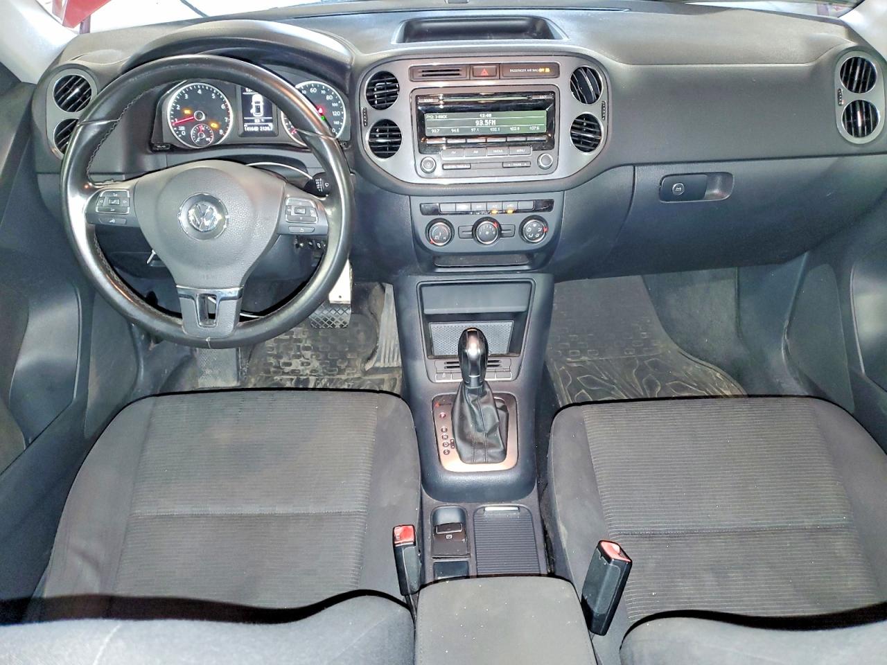2013 Volkswagen Tiguan S Burgundy vin: WVGBV3AXXDW067145