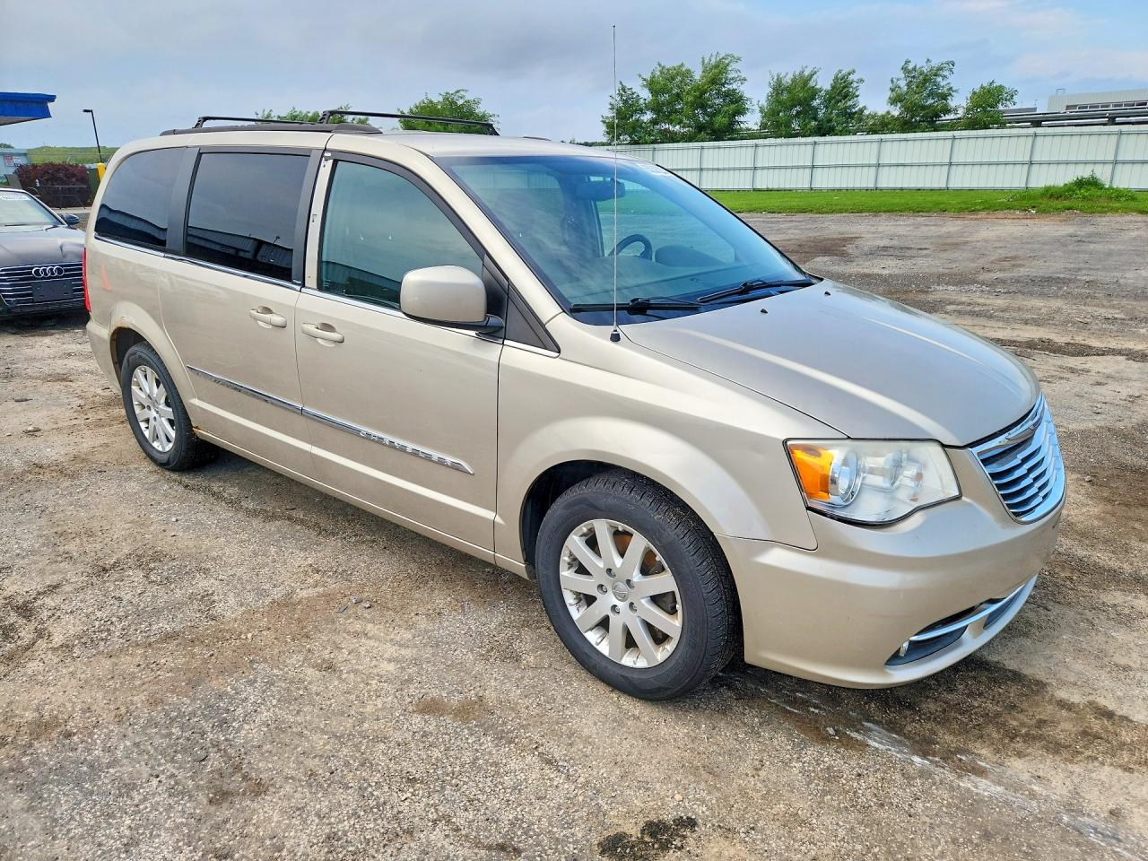 2013 Chrysler Town & Country Touring Tan vin: 2C4RC1BG3DR695259