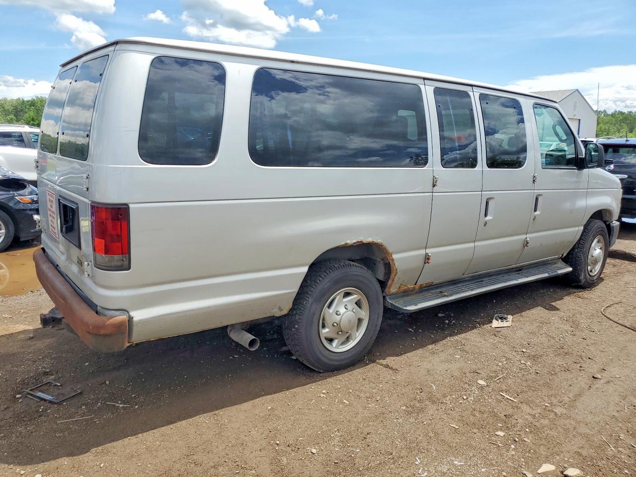 2010 Ford Econoline Silver vin: 1FBSS3BL4ADA50300